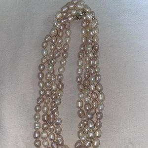 white and pink ping pearl necklace